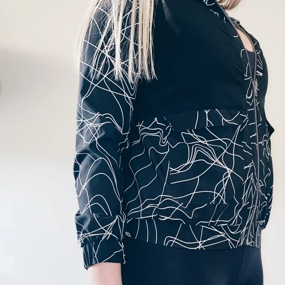 Fabletics Jiae Abstract Geometric Print Jacket - Picture 6 of 9
